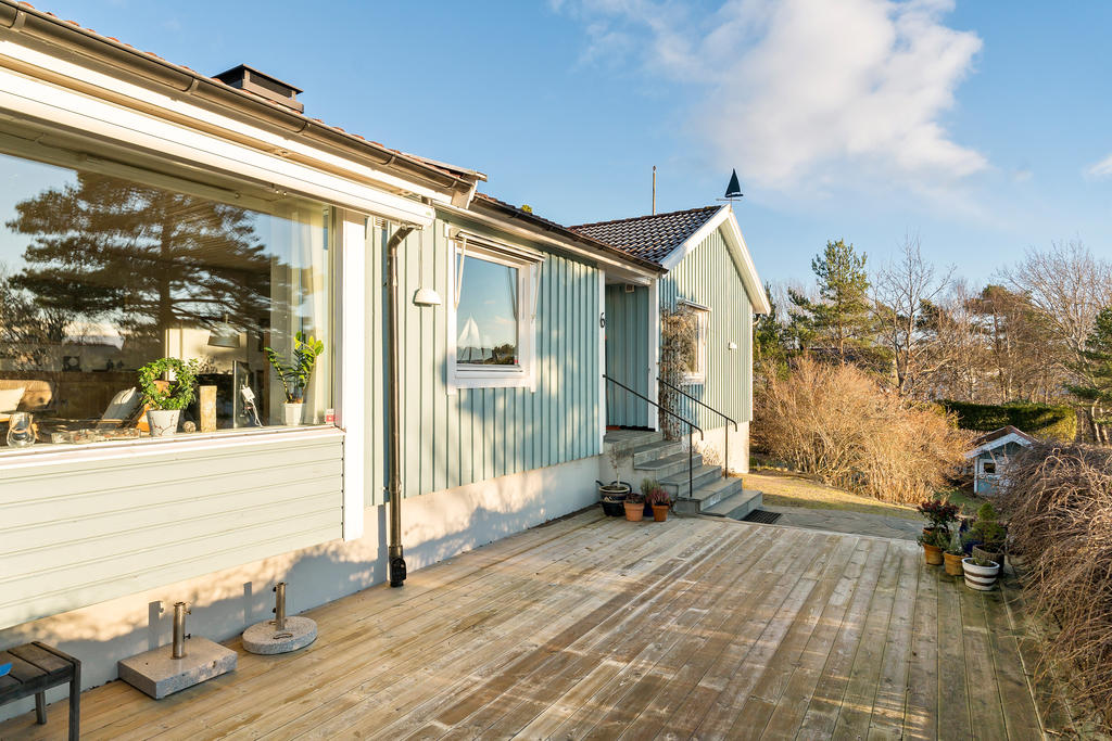 Markiser skyddar under soliga dagar