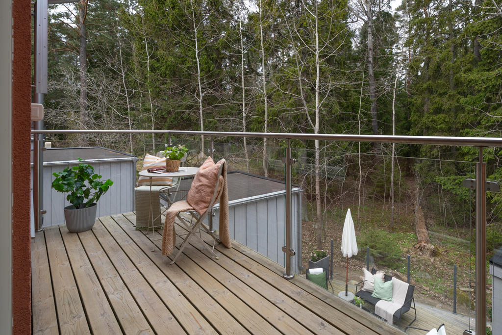 Plan 2 - balkongen mot allmänning.