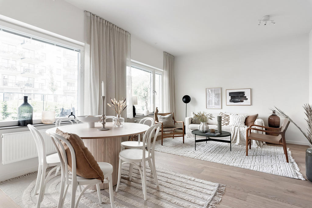 Lättmöblerat och ljust på våning 1 av 3. Exempelbild från en liknande bostad.