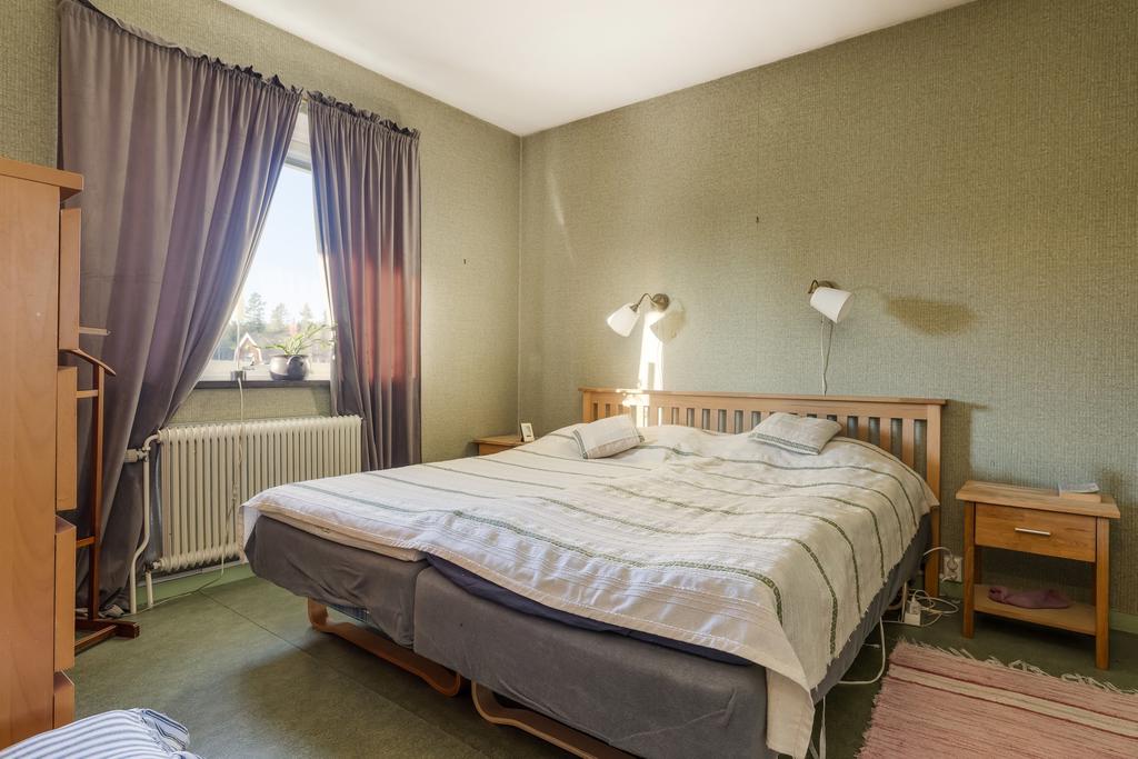 Sovrum 3  med garderober uppe