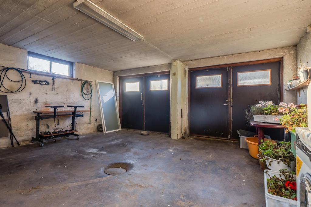 Dubbelgarage i huskropp