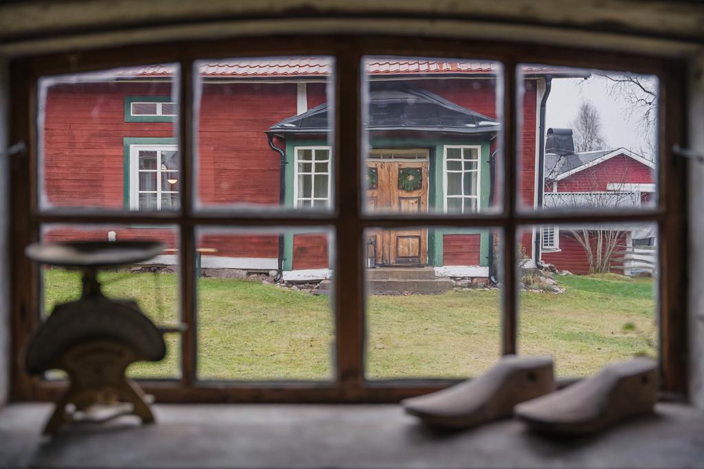 Utsikt från verkstaden mot bostadshuset