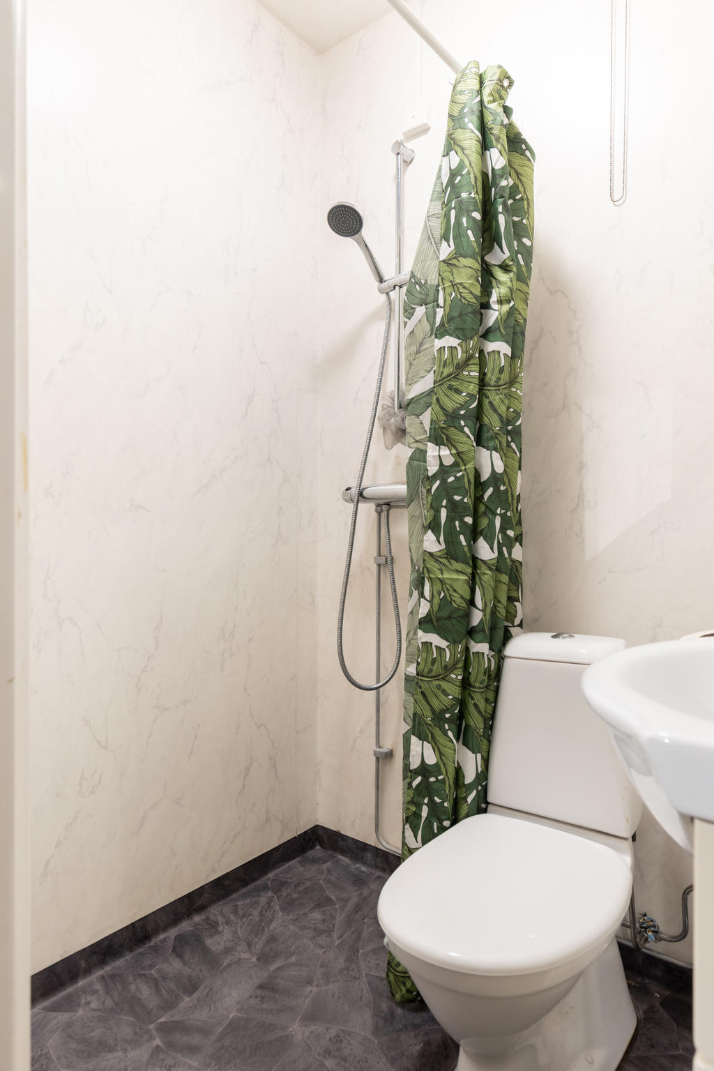 Lägenhetens andra badrum.