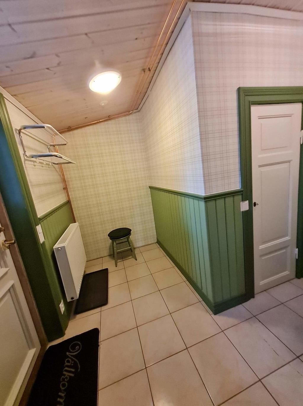 Plats för avhängning i entrén.