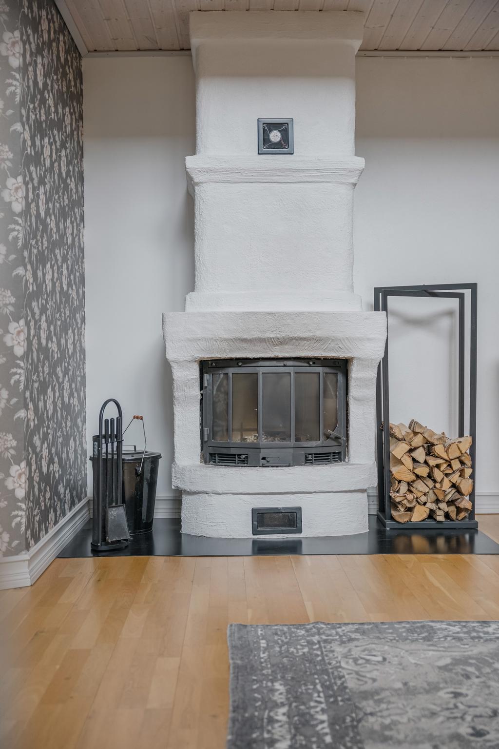 Detaljbild av kamin.