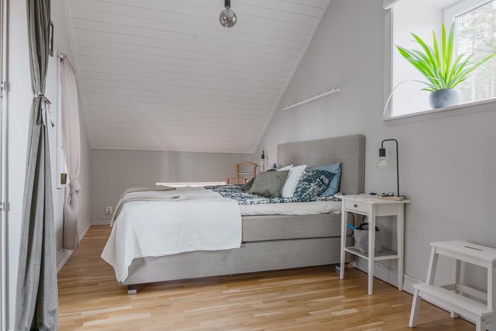 Sovrum 1 på ovanvåning. 