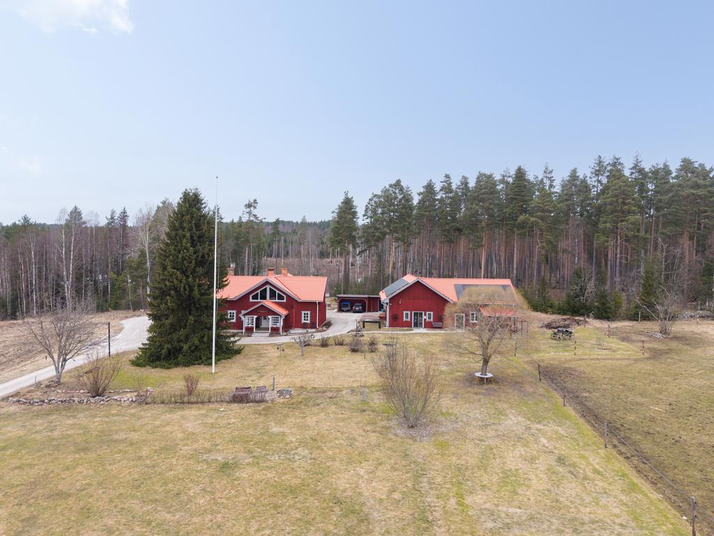 Här bor du med solceller och bergvärme!