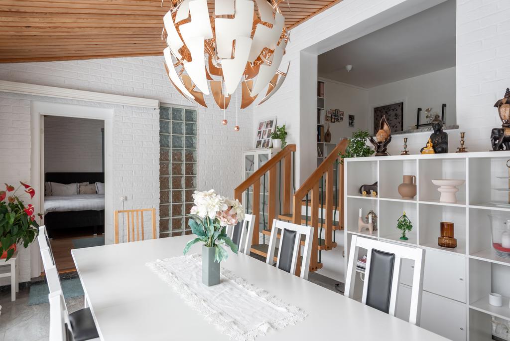 Matrum, vy mot sovrum och vardagsrum