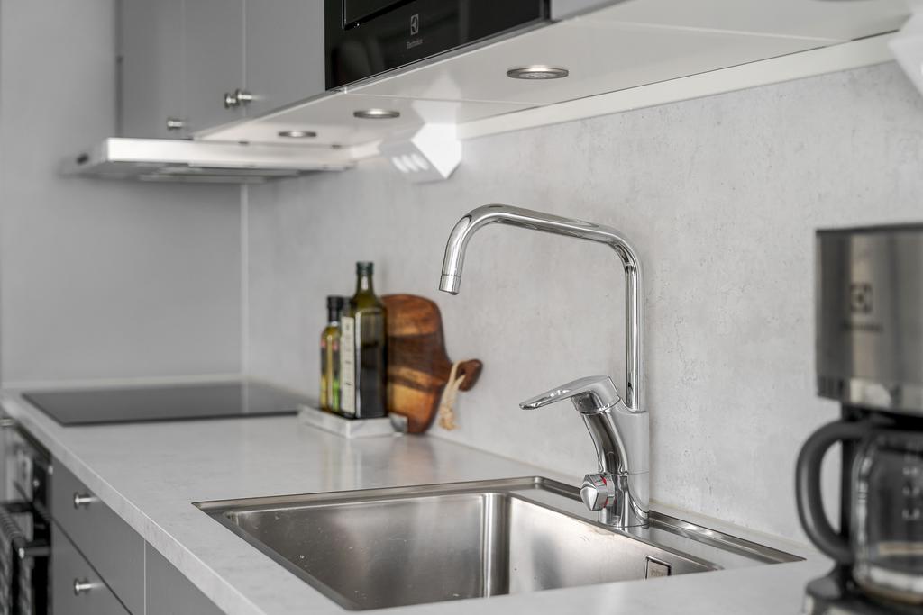 Bänkskiva i laminat med infälld diskho