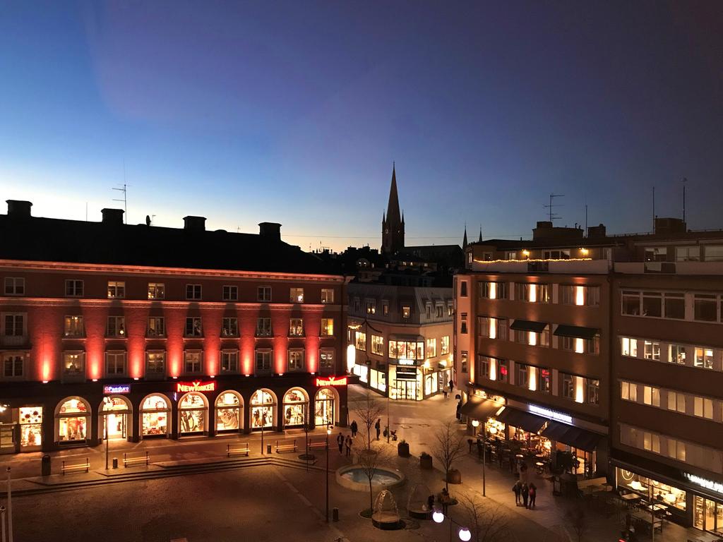 Utsikt från lägenhet, högst upp med vy över torget