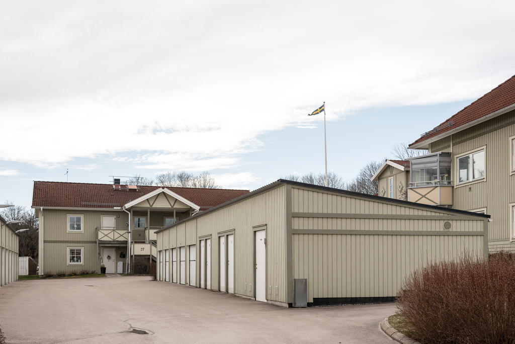 Garage i länga.
