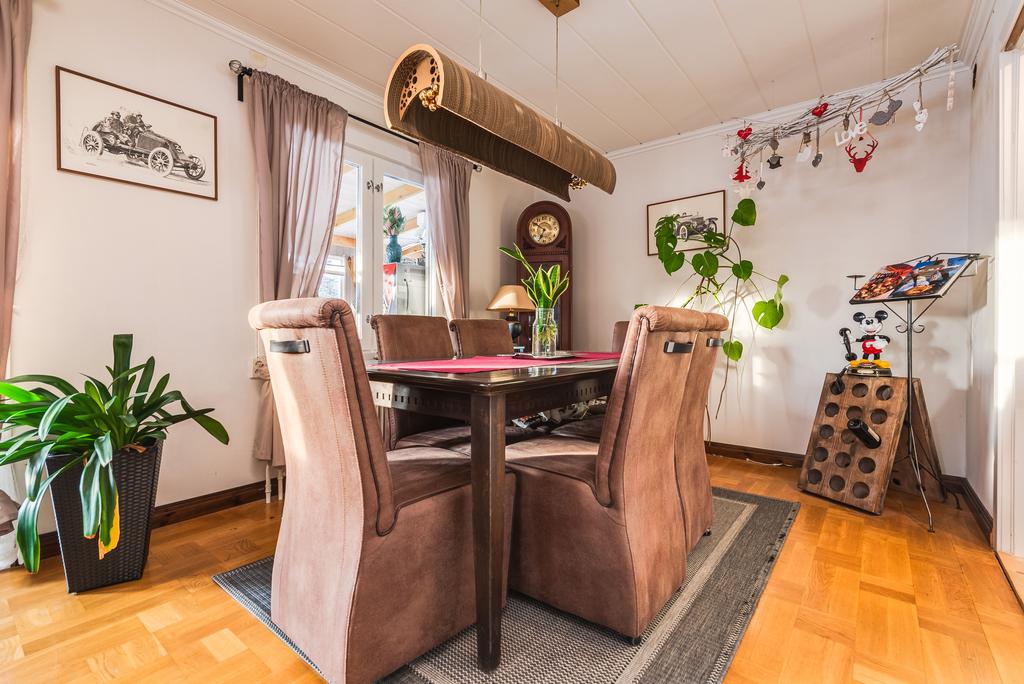 Vardagsrum med matsalsdel