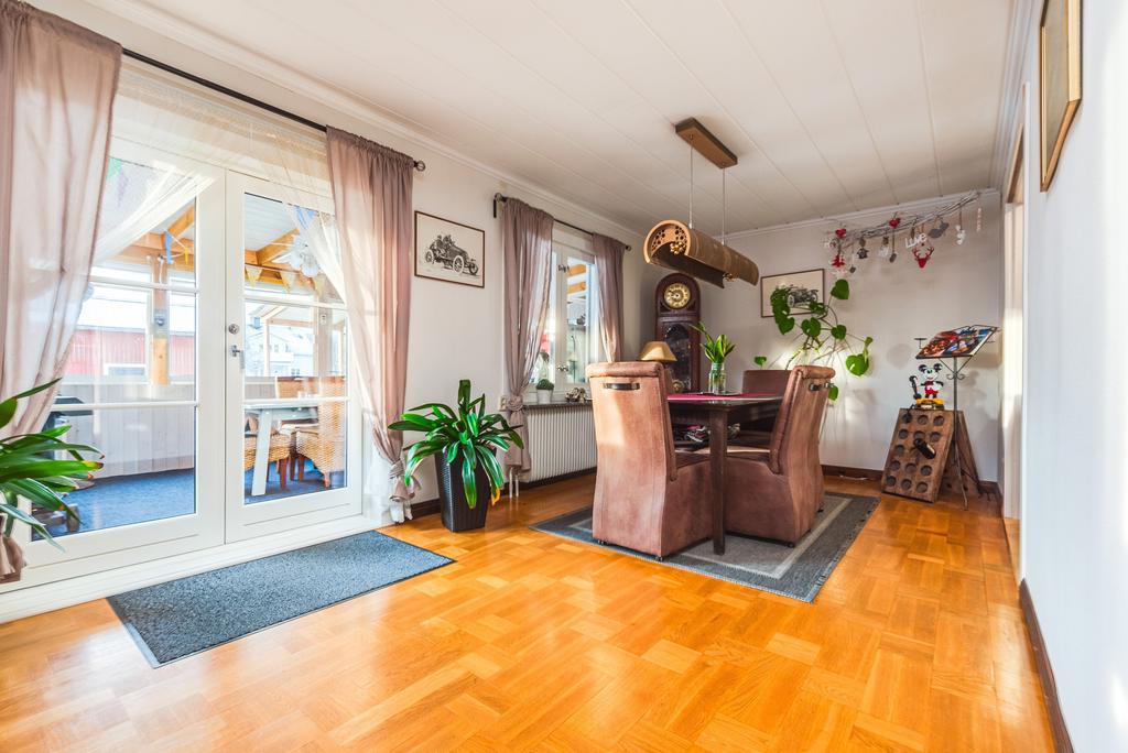 Vardagsrum med matsalsdel