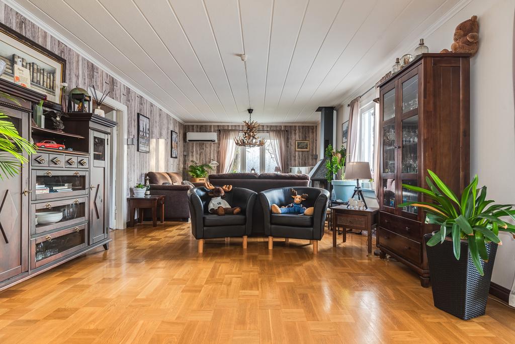 Vardagsrum med matsalsdel