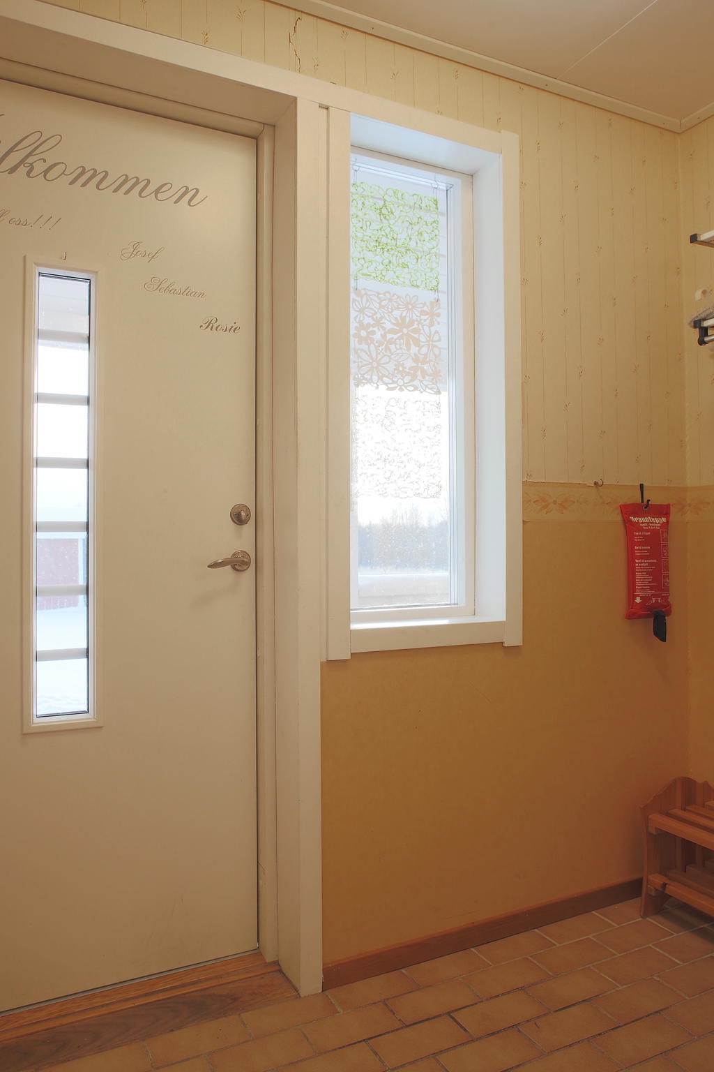 Ingång till hall med klinkergolv och elburen golvvärme 