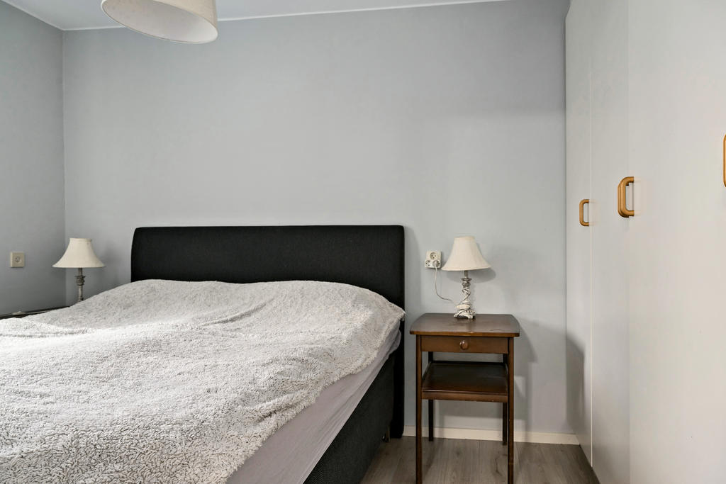 Sovrum med gardrobsvägg