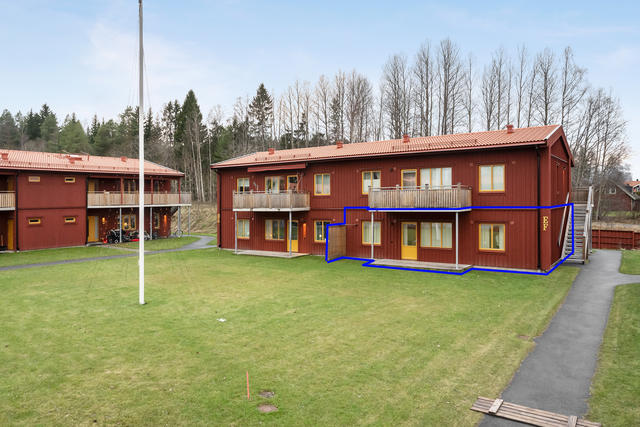 Välkommen till Mats Knuts väg 198F!
Här bor du på markplan med altan i härligt söderläge.