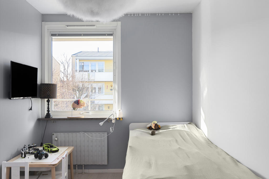 Sovrum två med plats för säng och byrå