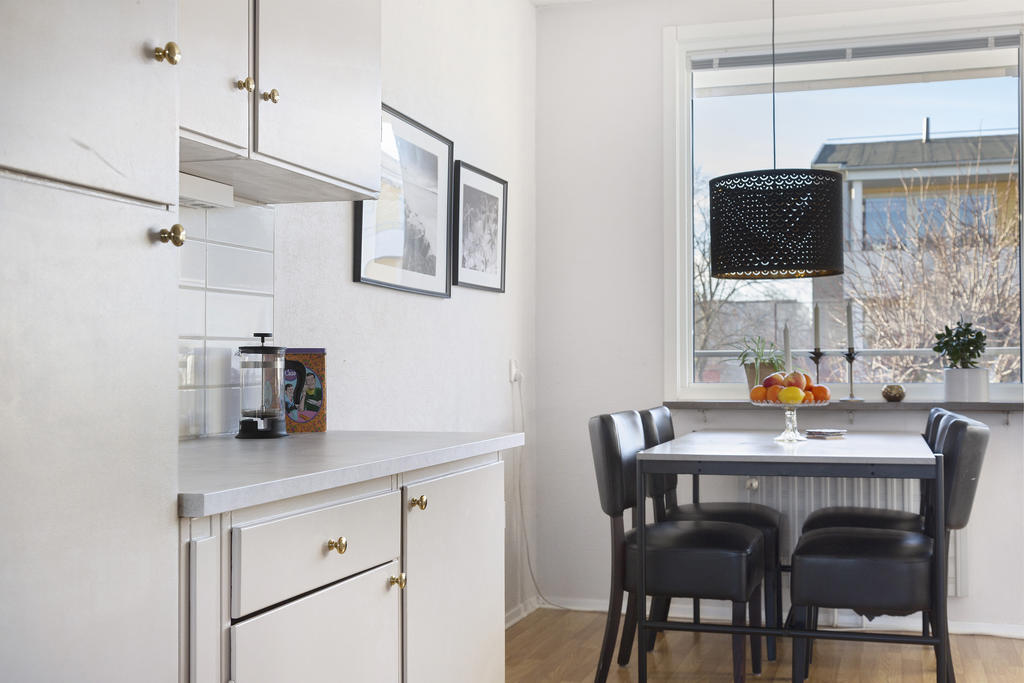 Matplats vid fönstret