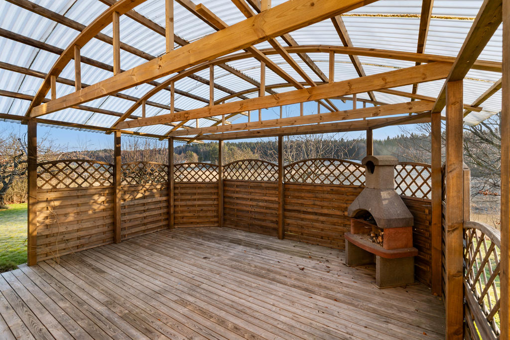 Takbelaggt uteplats i söderläge