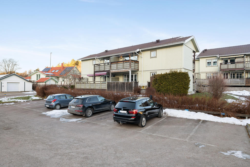 I avgiften ingår parkering som ligger smidigt nedanför