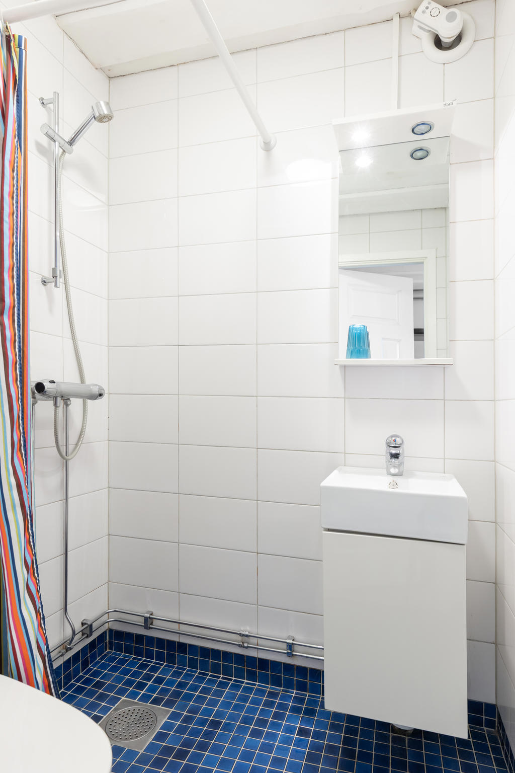 Gästlägenhetens badrum.