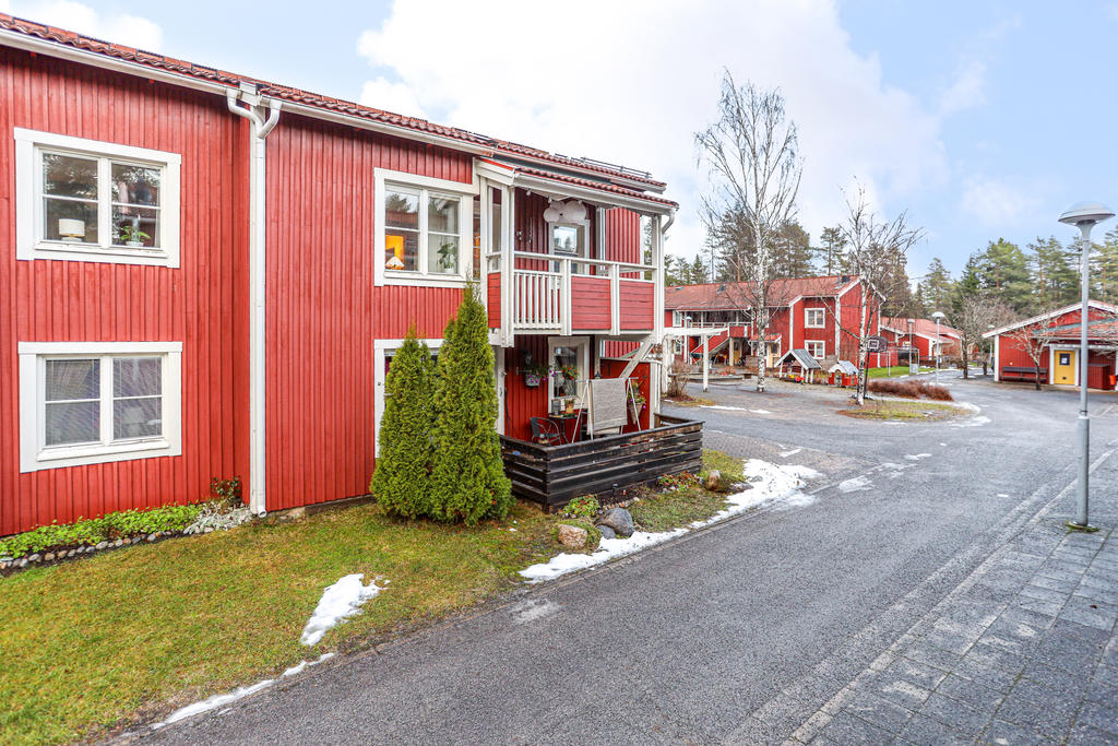 Lekpark i anslutning till bostaden, även tvättstuga