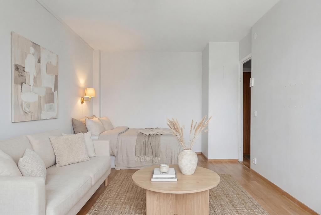 "Observera att bilden är digitalt stylad och visar en möjlig inredning – den speglar inte bostadens faktiska skick." 