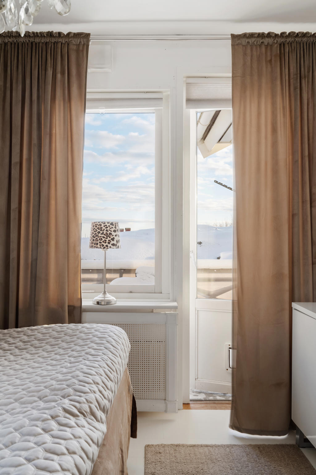 Här är egen balkongdörr till uteplatsen