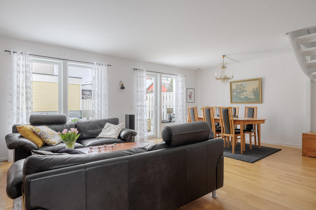 Ljusa ytor med plats för familj och vänner