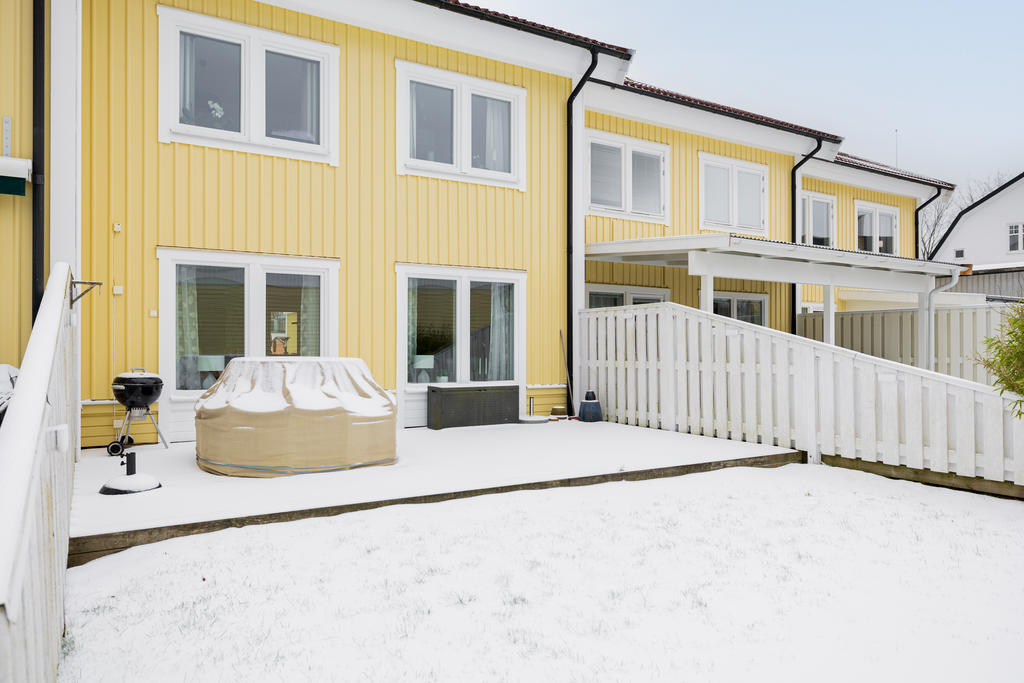 Altandäck i sydvästläge med sol såväl dag som kväll