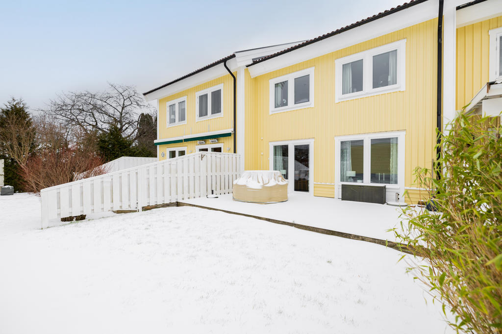 Lekvänliga gräsytor och altandäck