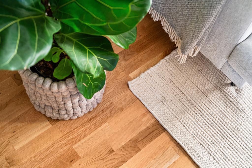 Ekparkett genomgående i hela bostaden