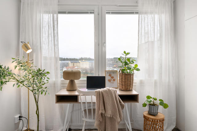 På våning 5 med utsikt över takåsarna