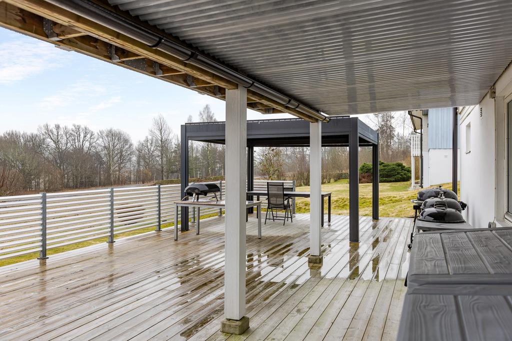 Stor härlig altan med Pergola 