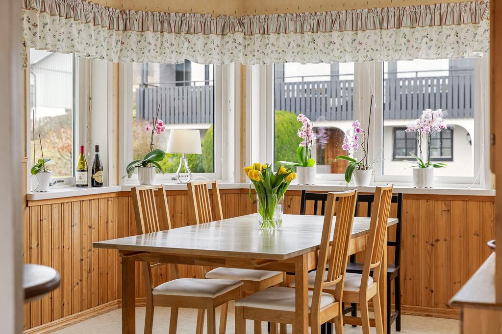 Matplats i burspråket