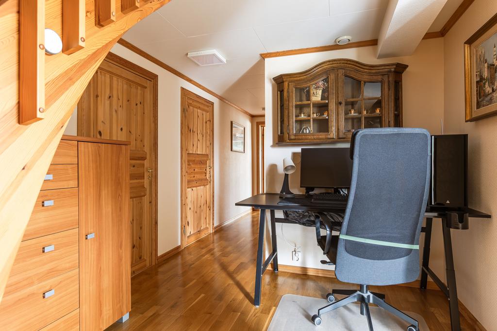 Hall med arbetsplats 