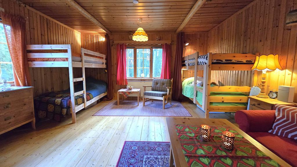 Allrum med plats för både sängar och soffa. 