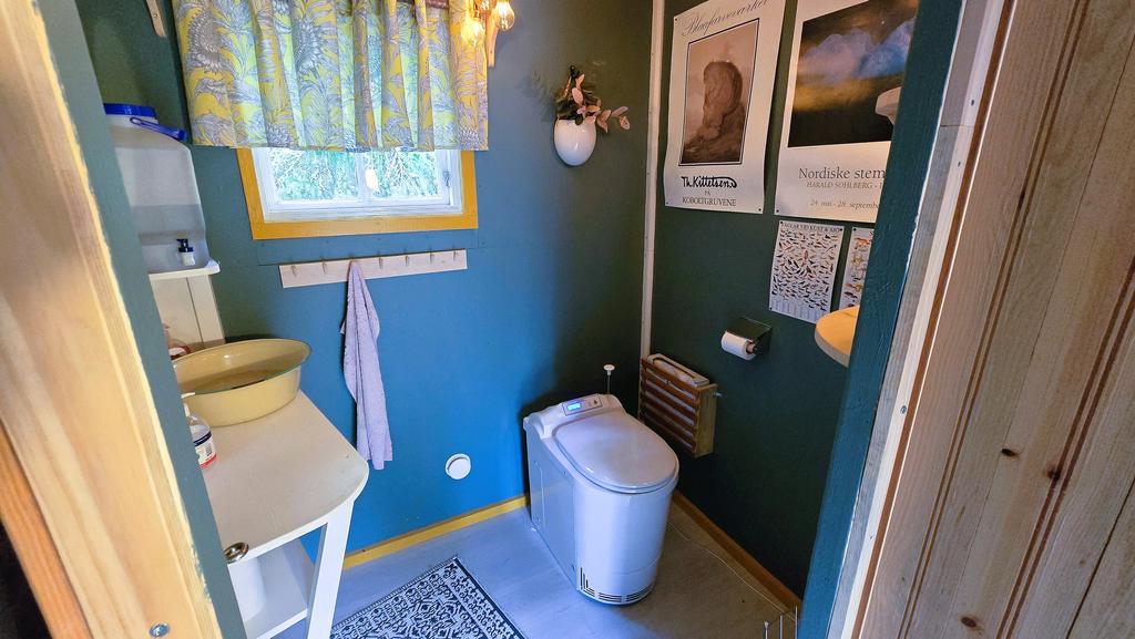 WC med förbränningstoalett.