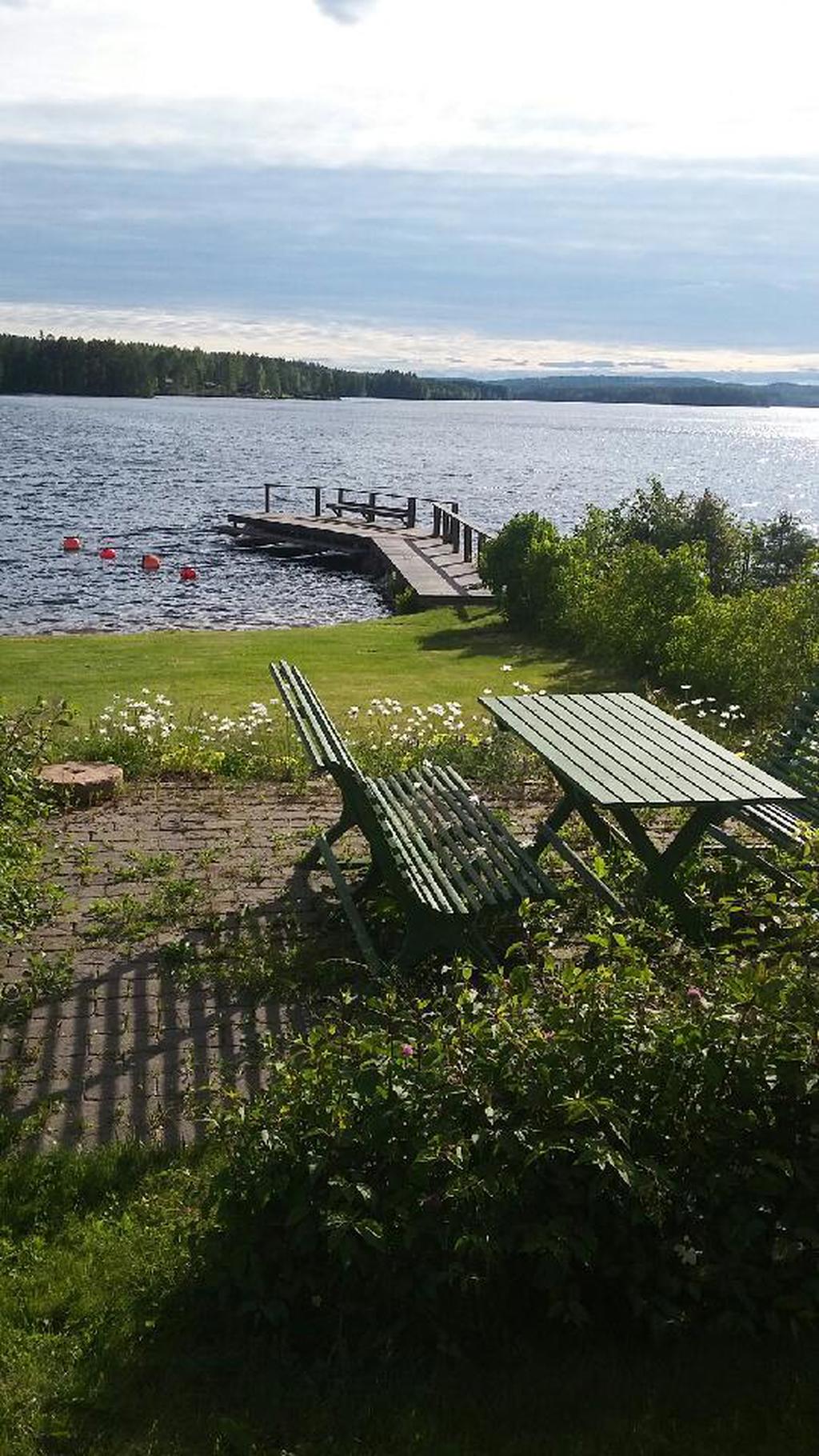 Badplats och brygga.