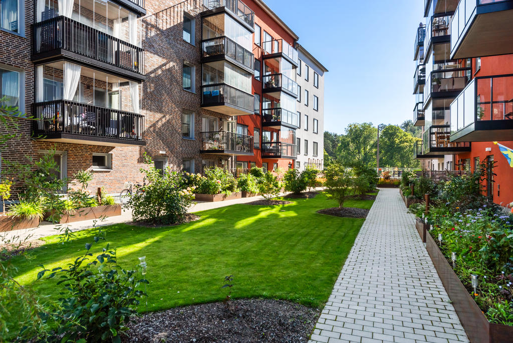 Välplanerad mellangård, åt söder mot hamnen