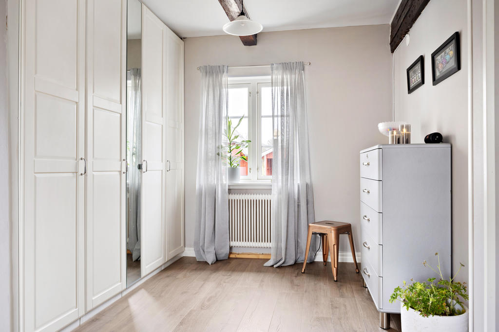 Garderobssektion i samband med sovrummet