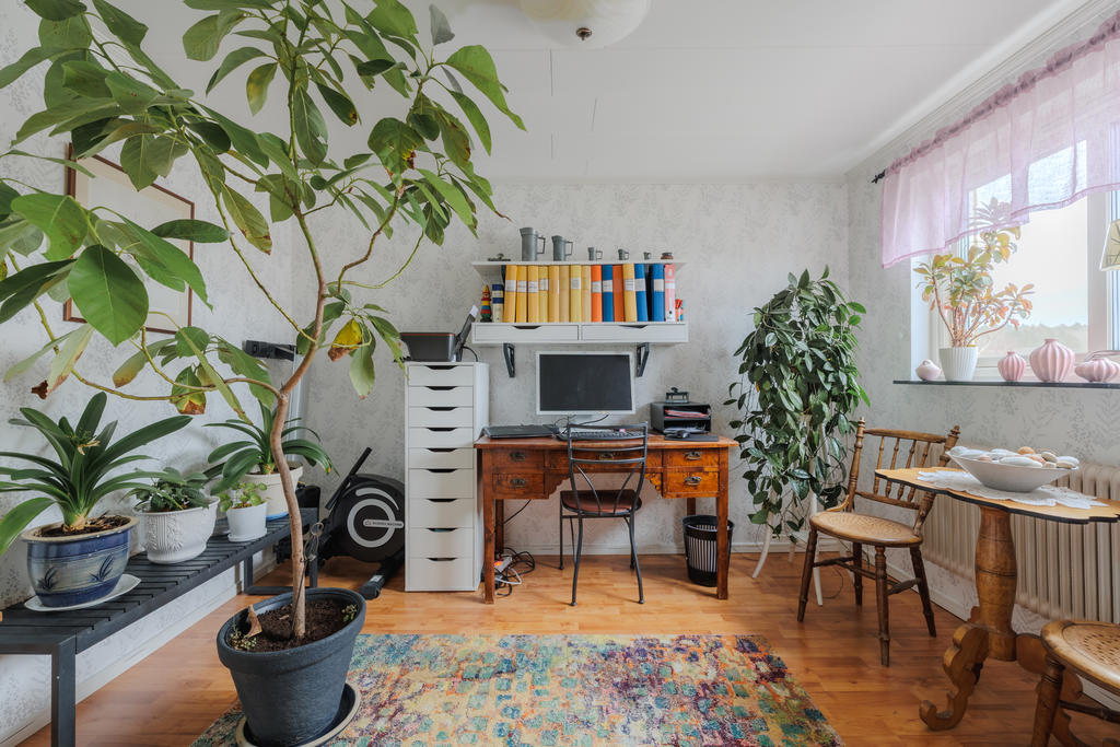 Kontor/sovrum med tillhörande klädkammare 