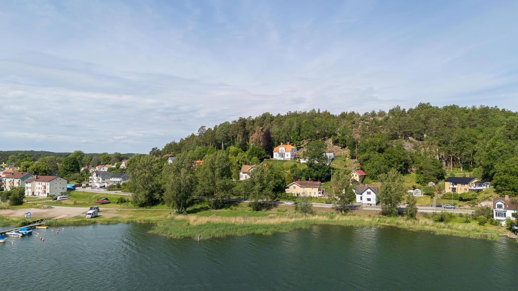 I Gamleby hittar du små mysiga kafeér och restauranger i en vacker miljö