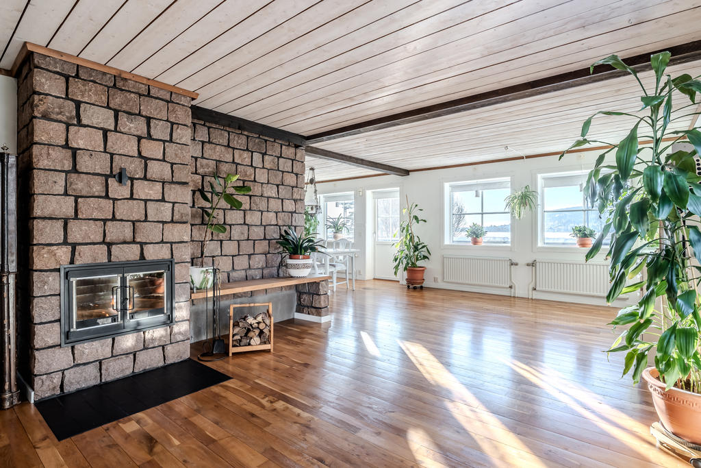 Den öppna planlösningen ger mycket rymd och ljus