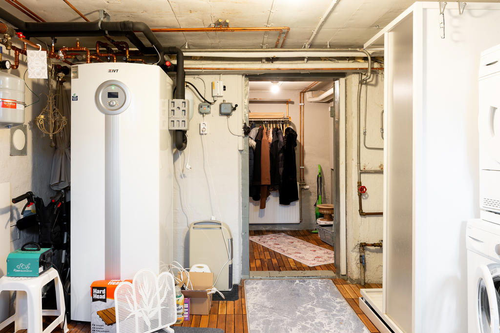 Tvättstuga med duschkabin