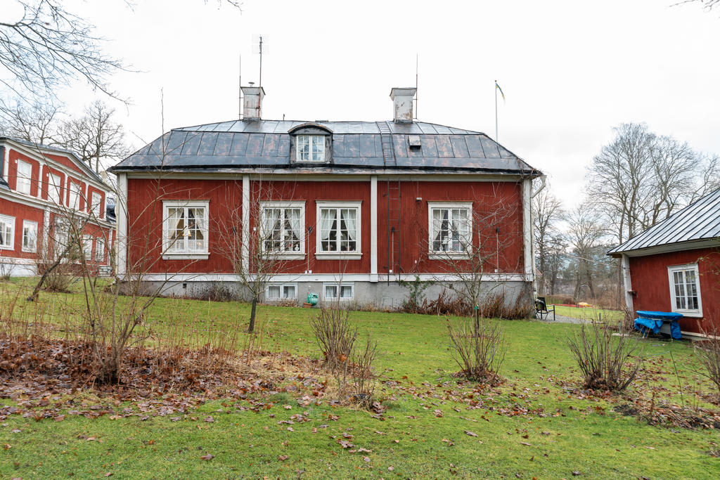 Baksida huset/trädgård