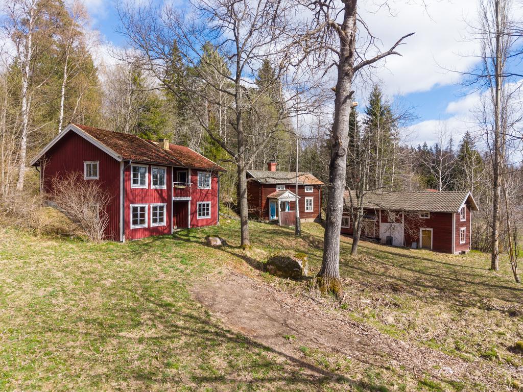 Bygattu 50-52, en äldre gård i Sifferbos gamla bymiljö