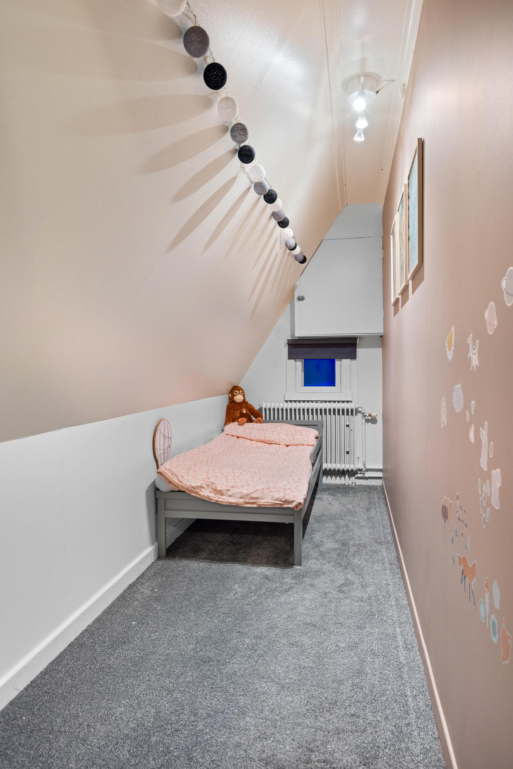 ÖV: Inredd sovalkov. 