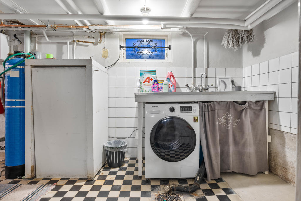 Tvättstuga i källare. 